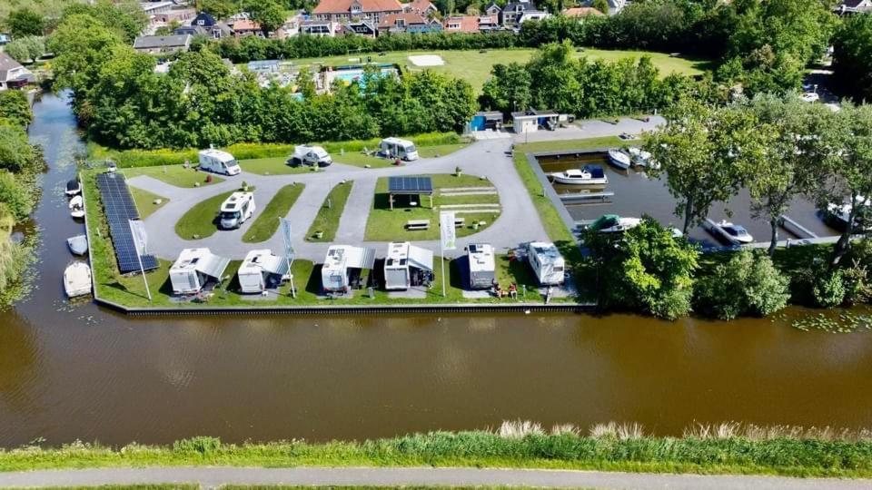 Tiny House Aan Het Water Op De Appelhof Vila Wommels Exterior foto